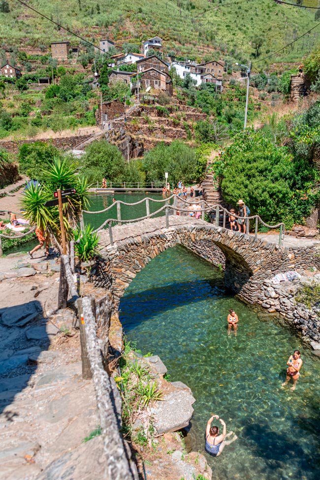 Praia Fluvial de Foz d’Égua, Piódão - Arganil A Praia Fluvial de Foz d’Égua encontra-se numa aldeia mágica e é uma das mais bonitas praias fluviais de Portugal.