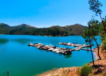 Descubra os diversos encantos da Praia Fluvial do Trízio, um destino perfeito para os dias de calor e para um merecido descanso.