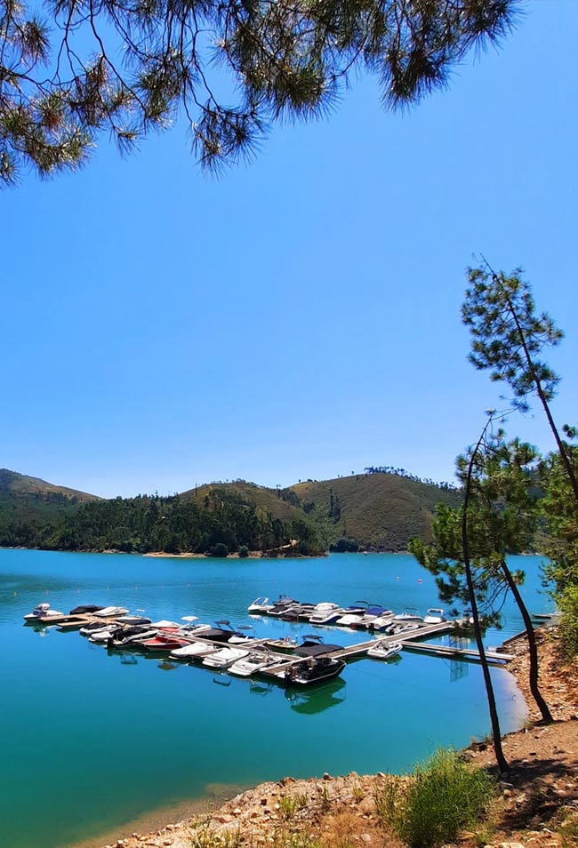 Praia Fluvial do Trízio, um paraíso no Centro de Portugal Descubra os diversos encantos da Praia Fluvial do Trízio, um destino perfeito para os dias de calor e para um merecido descanso.