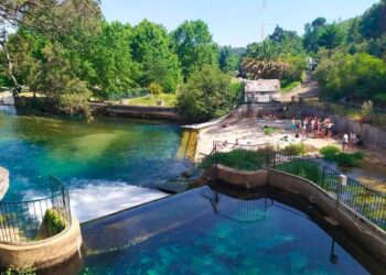 A Praia Fluvial dos Olhos de Água é um destino que encanta todos os que o visitam. É um pequeno paraíso com uma beleza singular.
