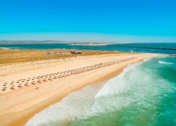 Descubra os encantos naturais da Praia da Barreta, na Ilha Deserta. Um destino secreto incomum e mágico, no Algarve.