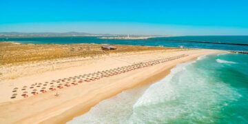 Descubra os encantos naturais da Praia da Barreta, na Ilha Deserta. Um destino secreto incomum e mágico, no Algarve.