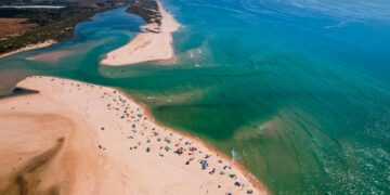 Descubra os diversos encantos da Praia da Fábrica ou Praia de Cacela Velha. Uma praia única e maravilhosa!