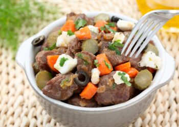 É um petisco delicioso! Com origem no Ribatejo, o Pica-pau é uma refeição com carne salteada que agrada a tanto a miúdos como a graúdos.