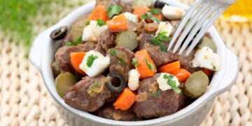 É um petisco delicioso! Com origem no Ribatejo, o Pica-pau é uma refeição com carne salteada que agrada a tanto a miúdos como a graúdos.