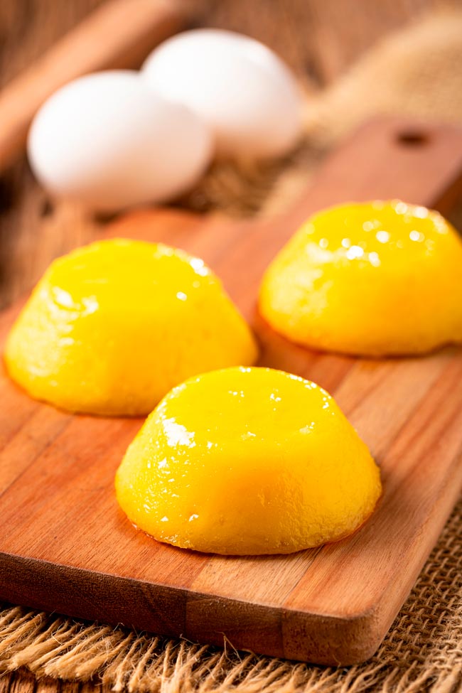 Receita de Quindins muito fácil e deliciosa Quindins são perfeitos para animar festas e para um lanche de convívio. Aprenda a fazer Quindins de maneira prática e deliciosa. Ninguém resiste!
