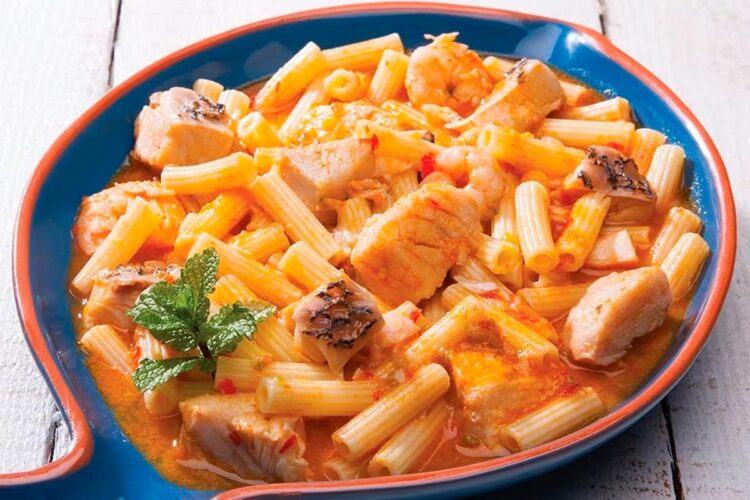 A receita de massada de peixe rápida é uma refeição completa e deliciosa de um prato bem conhecido e cheio de sabor.