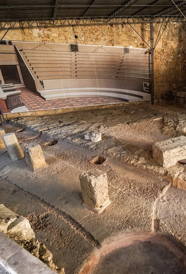 Teatro Romano de Lisboa: 2000 anos de História esperam por si Há construções que contam estórias, como o Teatro Romano de Lisboa que foi construído há 2 milénios.