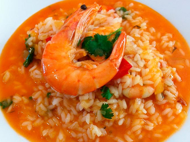 Receita de Arroz de Marisco da Praia da Vieira Eleito uma das 7 Maravilhas da Gastronomia nacional, o Arroz de Marisco da Praia da Vieira é uma refeição de comer e chorar por mais!