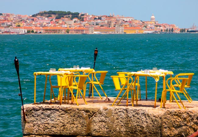 10 das melhores escapadinhas a menos de 1 hora de Lisboa A menos de 1 hora de Lisboa existem locais que vale a pena descobrir. Confira algumas das melhores escapadinhas que pode fazer.