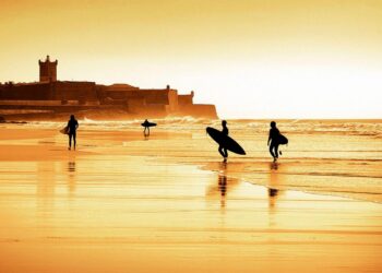 Fique a conhecer praias de Carcavelos que são autênticos paraísos