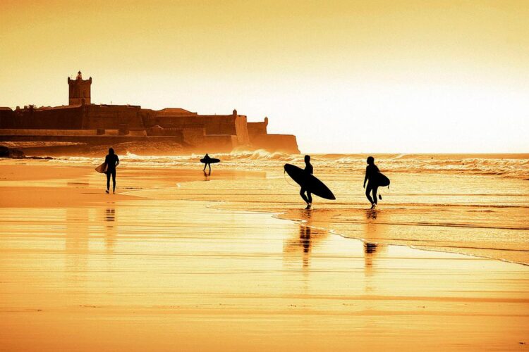 Fique a conhecer praias de Carcavelos que são autênticos paraísos