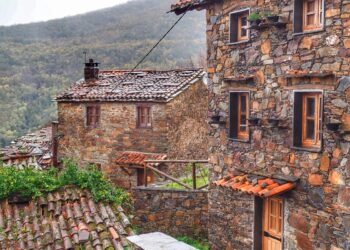 No Centro de Portugal há ainda muito para descobrir, desde aldeias históricas, aldeias de xisto, lagoas, cascatas e até passadiços em plena natureza.