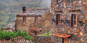 No Centro de Portugal há ainda muito para descobrir, desde aldeias históricas, aldeias de xisto, lagoas, cascatas e até passadiços em plena natureza.