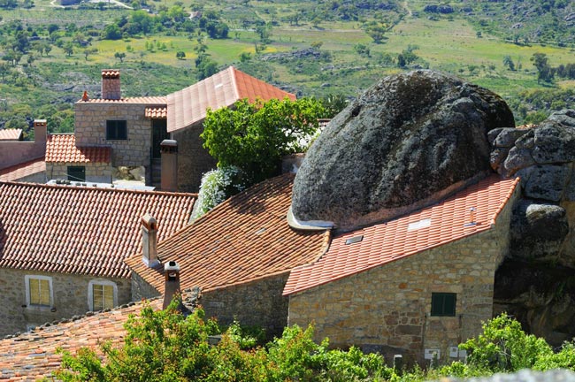 Aldeia portuguesa na lista dos 15 locais mais surpreendentes da Europa Sítio internacional de referência na área das viagens elege aldeia portuguesa. Na lista, podemos encontrar um conjunto vasto de atrações invulgares.