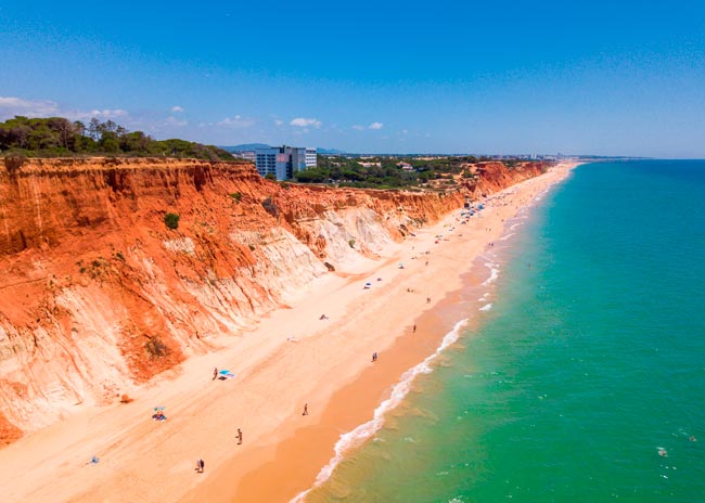 Praia portuguesa entre as 10 melhores praias do mundo! São várias as praias europeias que estão presentes entre as 10 melhores praias do mundo. E entre elas, está uma praia portuguesa, pois claro!