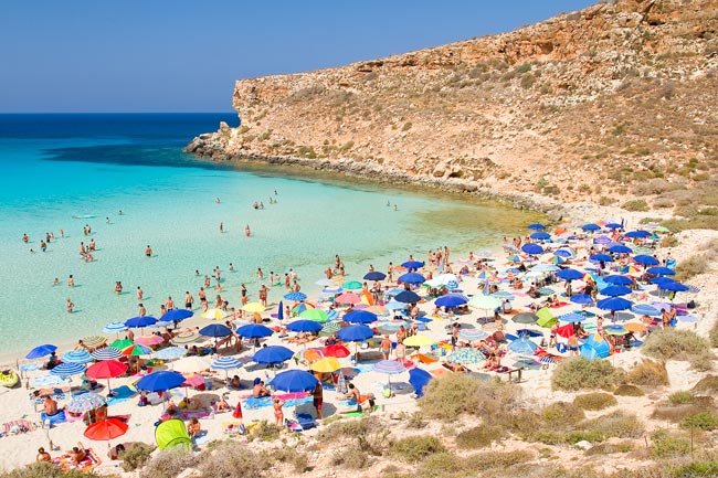 Praia portuguesa entre as 10 melhores praias do mundo! São várias as praias europeias que estão presentes entre as 10 melhores praias do mundo. E entre elas, está uma praia portuguesa, pois claro!