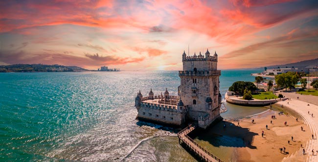 6 dos monumentos mais marcantes da história de Portugal Conheça 6 dos monumentos mais marcantes da história de Portugal! Volte atrás no tempo e encante-se com a riqueza histórica desses monumentos portugueses.