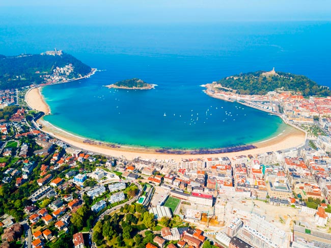 Praia portuguesa entre as 10 melhores praias do mundo! São várias as praias europeias que estão presentes entre as 10 melhores praias do mundo. E entre elas, está uma praia portuguesa, pois claro!