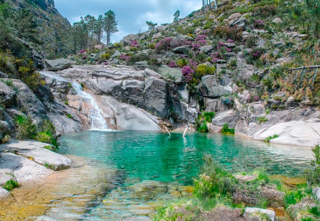 Onde passar férias com pouco dinheiro em Portugal Conselhos para passar férias com pouco dinheiro em destinos maravilhosos e a baixo custo.