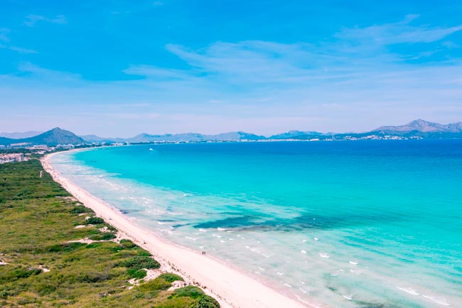 Praia portuguesa entre as 10 melhores praias do mundo! São várias as praias europeias que estão presentes entre as 10 melhores praias do mundo. E entre elas, está uma praia portuguesa, pois claro!