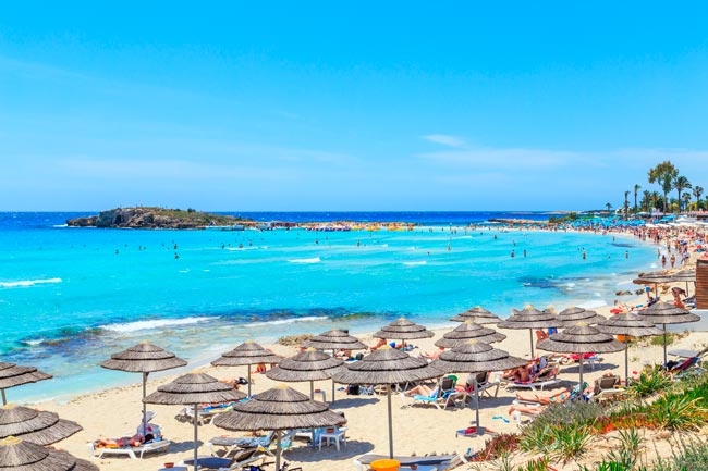 Praia portuguesa entre as 10 melhores praias do mundo! São várias as praias europeias que estão presentes entre as 10 melhores praias do mundo. E entre elas, está uma praia portuguesa, pois claro!