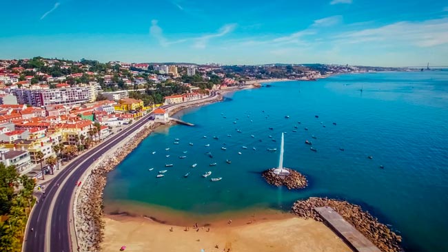 10 das melhores escapadinhas a menos de 1 hora de Lisboa A menos de 1 hora de Lisboa existem locais que vale a pena descobrir. Confira algumas das melhores escapadinhas que pode fazer.