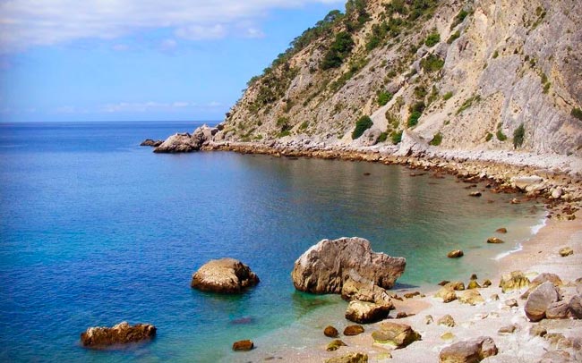 10 das melhores praias da Arrábida Há praias paradisíacas a menos de 1 hora de Lisboa. As melhores praias da Arrábida juntam serra e mar e criam um cenário memorável!