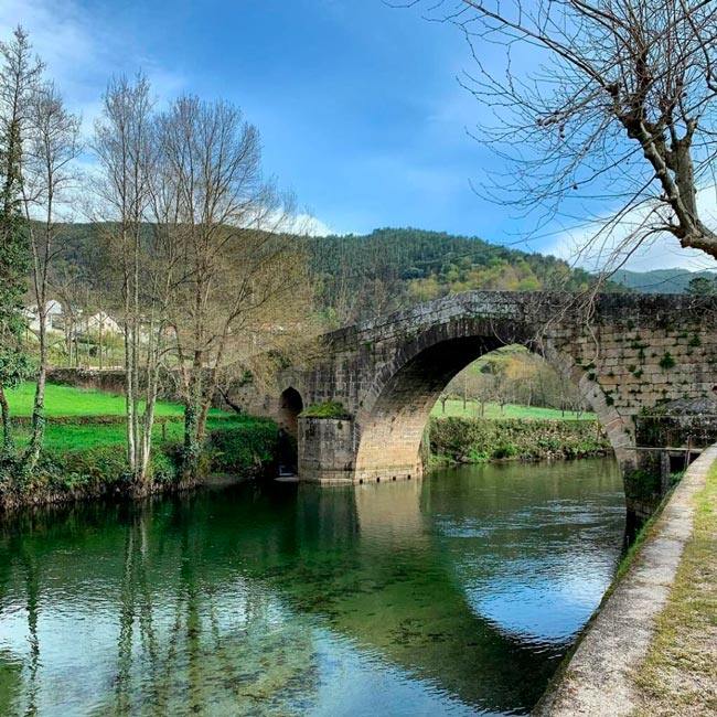 As melhores praias fluviais na Serra da Estrela Mergulhe nas águas cristalinas e delicie-se com as paisagens deslumbrantes.
