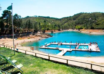 A praia fluvial da Aldeia do Mato, em Abrantes, é uma das principais atrações turísticas da região!