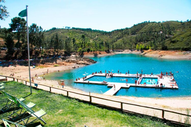 A praia fluvial da Aldeia do Mato, em Abrantes, é uma das principais atrações turísticas da região!