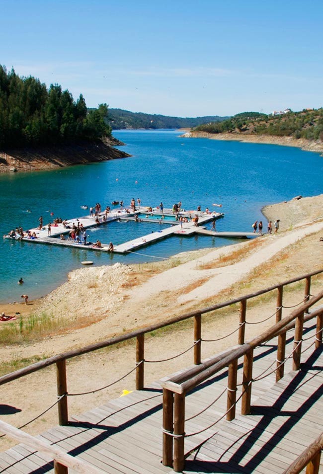 A Praia fluvial da Aldeia do Mato deslumbra no Centro de Portugal A praia fluvial da Aldeia do Mato, em Abrantes, é uma das principais atrações turísticas da região!
