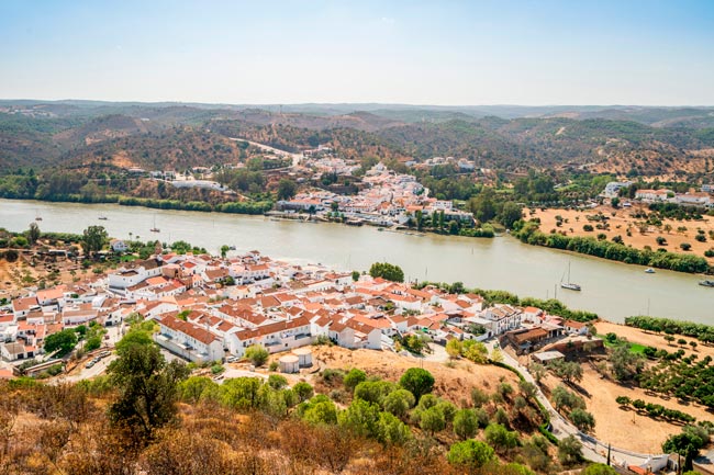 Onde passar férias com pouco dinheiro em Portugal Conselhos para passar férias com pouco dinheiro em destinos maravilhosos e a baixo custo.