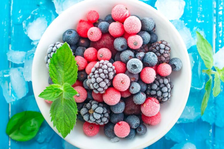 Saiba como congelar fruta corretamente e a conservá-la durante muito mais tempo.