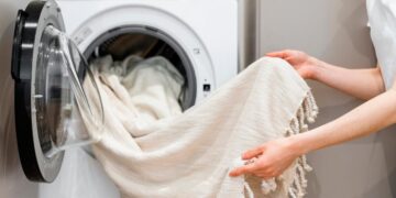 Lavar cortinados corretamente não é complicado. Com as nossas dicas vai ter cortinados impecáveis sem gastar muitas energias.