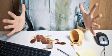 Aprenda a tirar nódoas de café de forma fácil