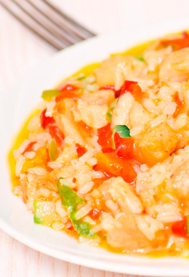 Arroz de peixe malandrinho Aproveite esta deliciosa receita de Arroz de Peixe Malandrinho! Sirva com coentros frescos e desfrute de uma refeição saborosa e reconfortante!