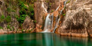 A cascata da Portela do Homem é uma obra de arte da Natureza e uma das grandes atrações do Parque Nacional da Peneda-Gerês.