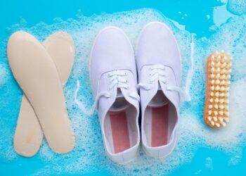 Quer saber como lavar sapatilhas? Aprenda a deixar o seu calçado como novo. As nossas dicas fazem a diferença.