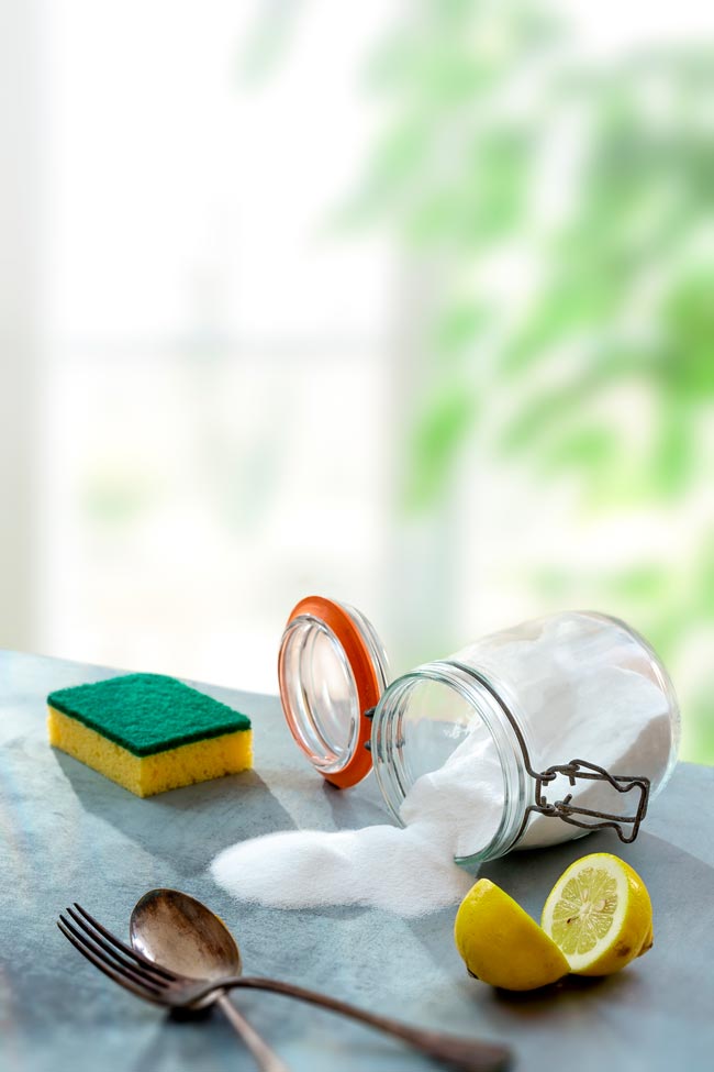 Como limpar a casa de banho e a cozinha com bicarbonato de sódio Simplifique a sua rotina de limpeza e aprenda a limpar a casa de banho e a cozinha com bicarbonato de sódio