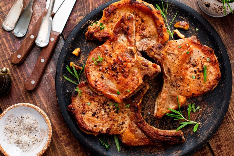 Costeletas de porco à portuguesa: receita tradicional