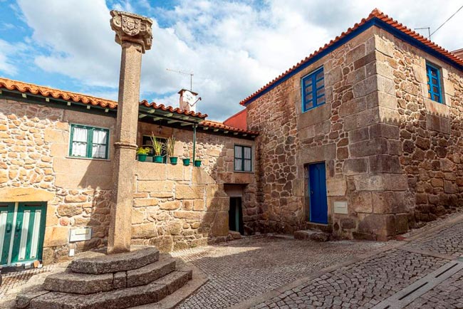 Ucanha: a aldeia e o vale encantado no Douro Descubra Ucanha, a aldeia encantadora e o vale mágico no coração do Douro! Perca-se nas ruas pitorescas onde a história ganha vida.