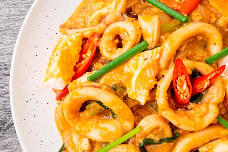 Aprenda a preparar lulas salteadas na manteiga e delicie-se com esta iguaria portuguesa!