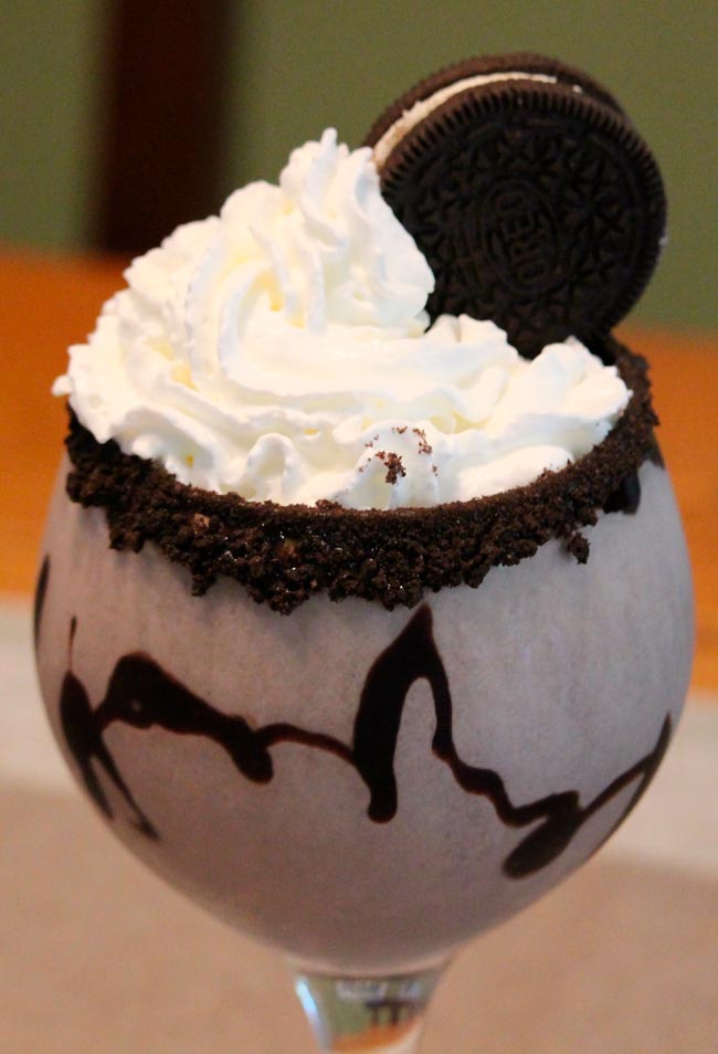Mousse de Oreo com iogurte Que tal experimentar uma mousse de Oreo diferente? A nossa receita leva iogurte, que dá um toque especial à sobremesa. Aprenda a fazer agora!