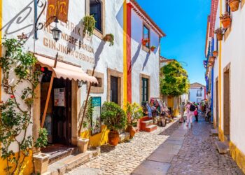 Conselhos para se divertir nas férias com pouco dinheiro em sítios fantásticos e a baixo custo.