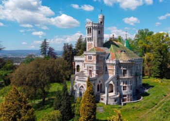 O lindíssimo Castelo ou Palácio Dona Chica, é uma construção icónica deixada completamente ao abandono!