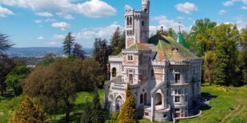 O lindíssimo Castelo ou Palácio Dona Chica, é uma construção icónica deixada completamente ao abandono!