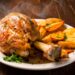 Delicie-se com esta receita de Pernil Assado no Forno à Portuguesa! Prepare-se para um prato suculento e cheio de aromas irresistíveis.