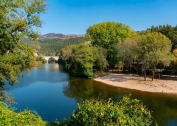 Descubra a beleza singular da Praia Fluvial da Quinta do Barco, um paraíso mágico em Sever do Vouga!