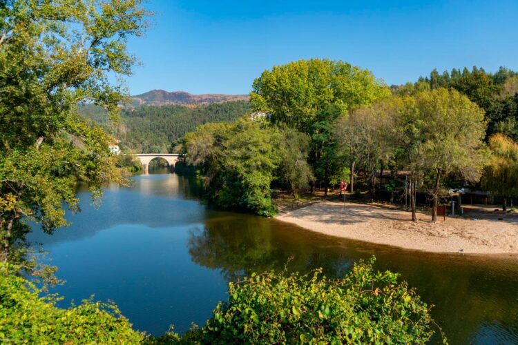 Descubra a beleza singular da Praia Fluvial da Quinta do Barco, um paraíso mágico em Sever do Vouga!
